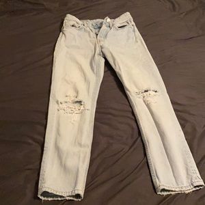H&M distressed light wash distressed mom jeans size 25 (XS)